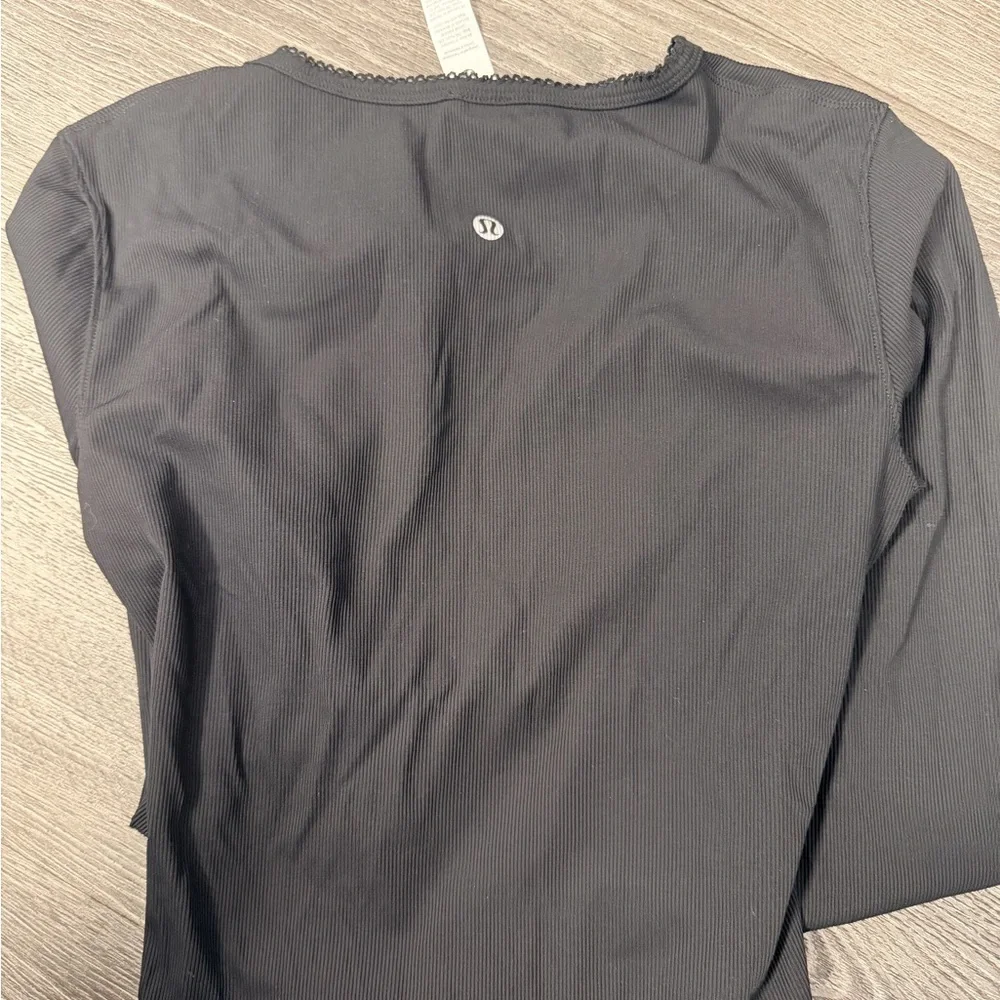 Lululemon Nulu Black Wrap Heart - Picture 6 of 6